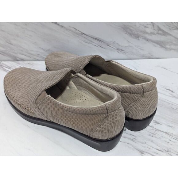 SAS Shoes Womens Tan Round Toe Tripad Comfort Foot Bed Slip-On Loafer Size 7.5 - Picture 5 of 8
